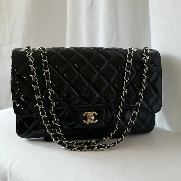 CHANEL Classic Flap Quilted Patent Bag. - Picture 9 of 16